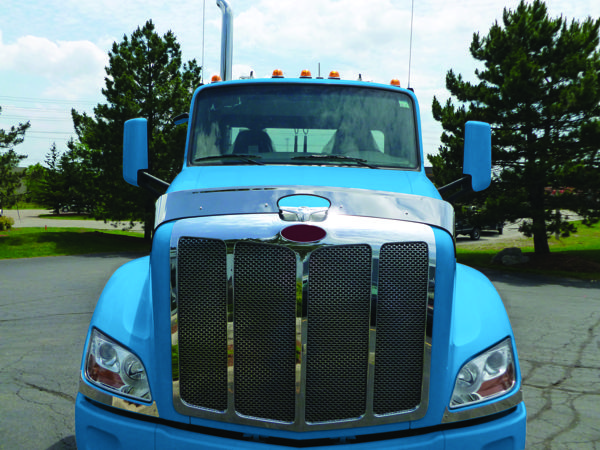 Hoodshield Bug Deflector for Peterbilt, 579, (2013+)