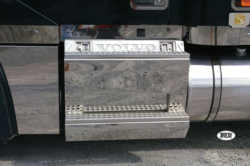 Volvo, VT800, 830, 880 Lower Front Step Insert, (2003-2005)